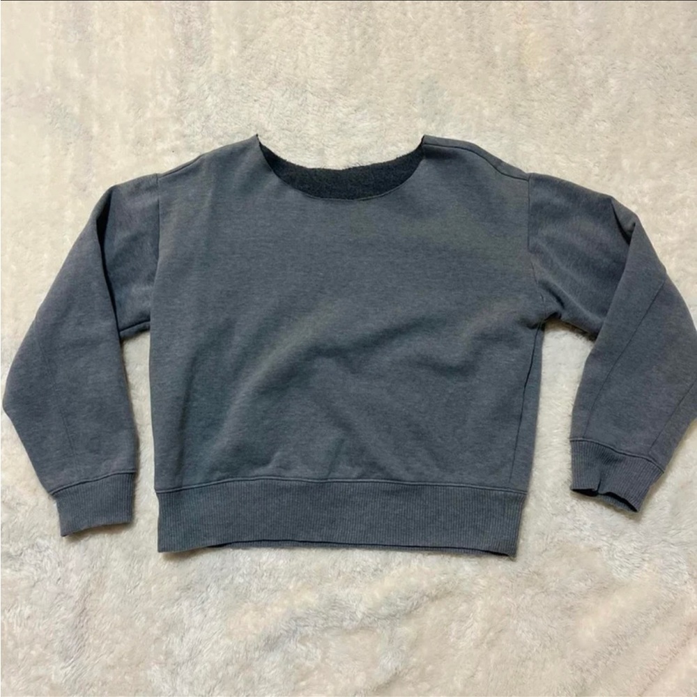 Aritzia Women's Grey and White Jumper XS